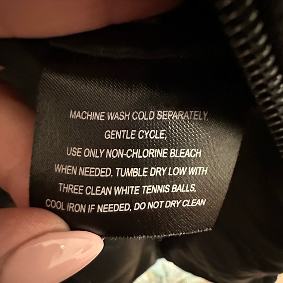 Tahari Women's Black Hooded lightly quilted wind resistant jacket - Picture 8 of 9